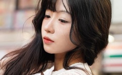 躺床上丝袜老阿姨